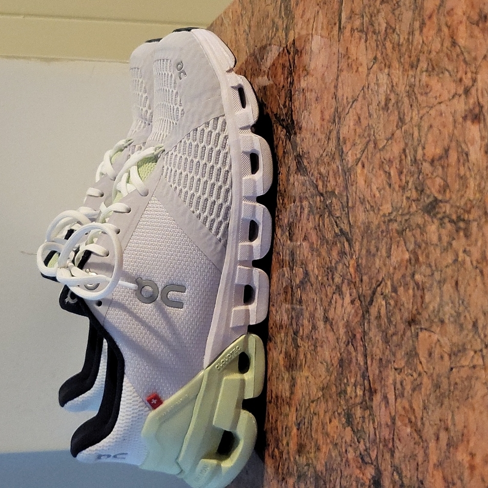 On Cloud Cloudflyer Women's running sneakers